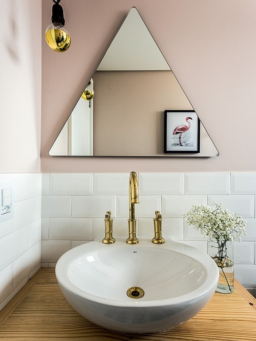 Detalhe do banheiro do casal do @apartamento33 (Foto: Eduardo Macários) — Foto: Glamour
