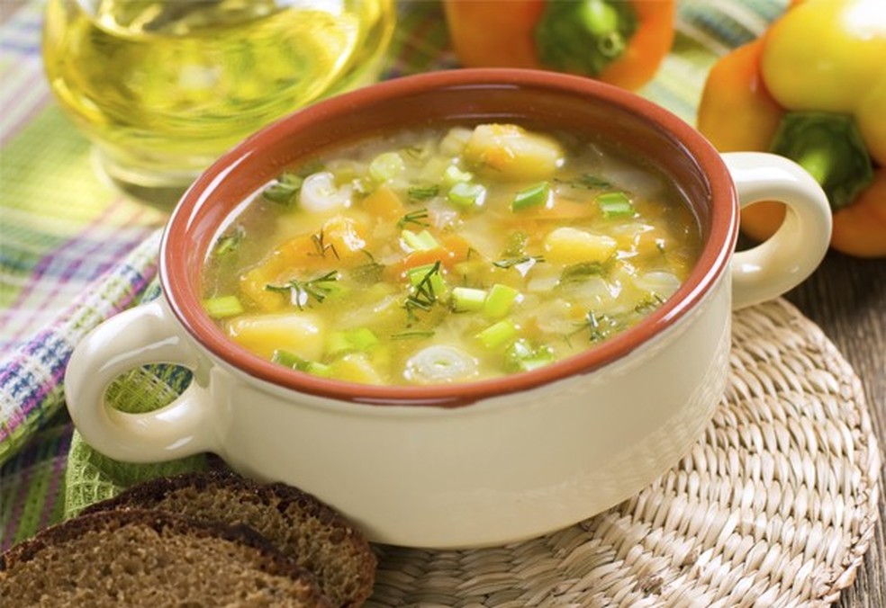 As sopas são uma ótima opção pra quem não quer comer saladas (Foto: Thinstock) — Foto: Glamour