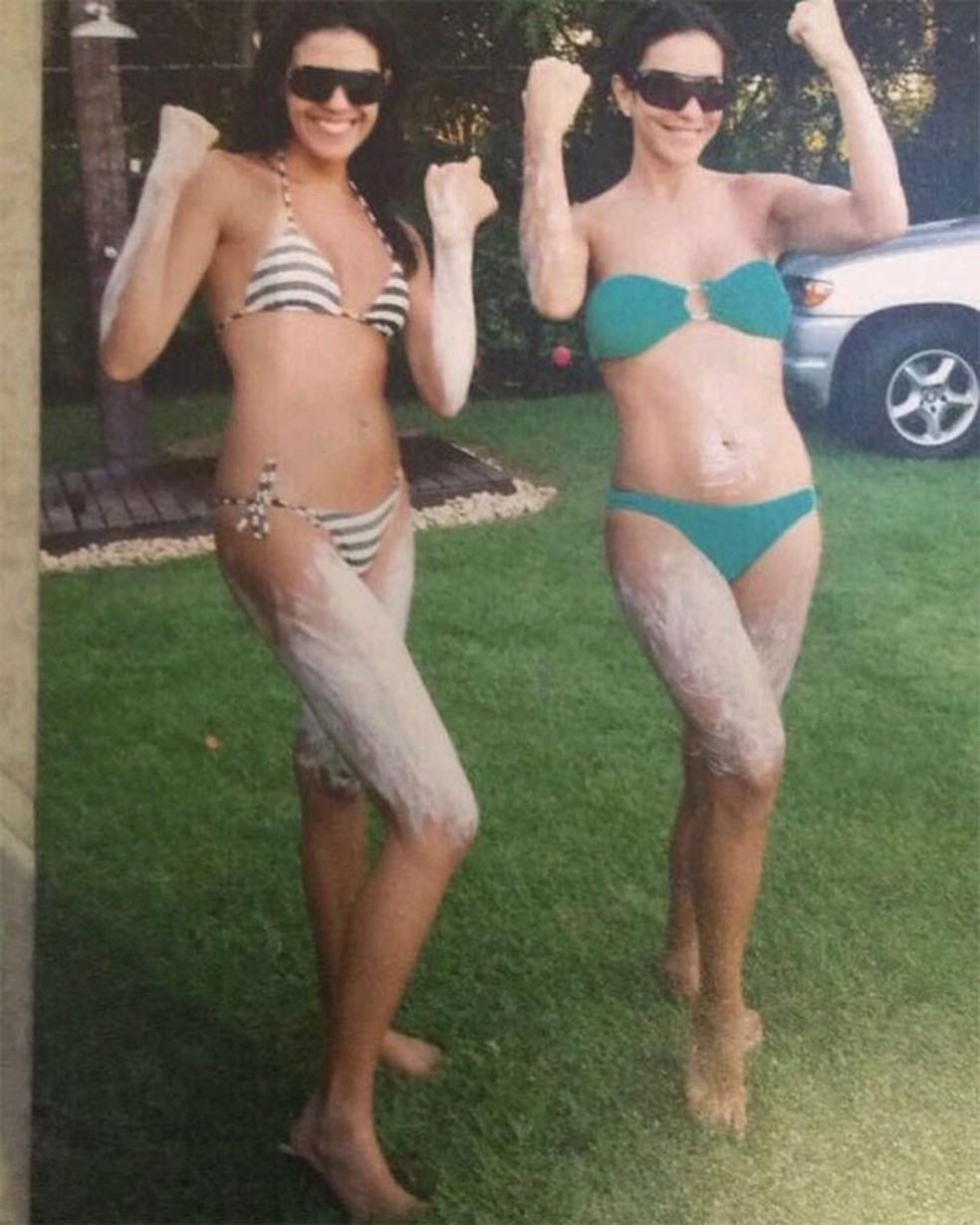 De biquíni, Ivete Sangalo lembra foto antiga com descolorante para pelos