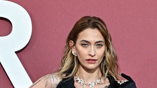 Festival de Cannes 2024: Paris Jackson exibe mais de 80 tatuagens em tapete vermelho