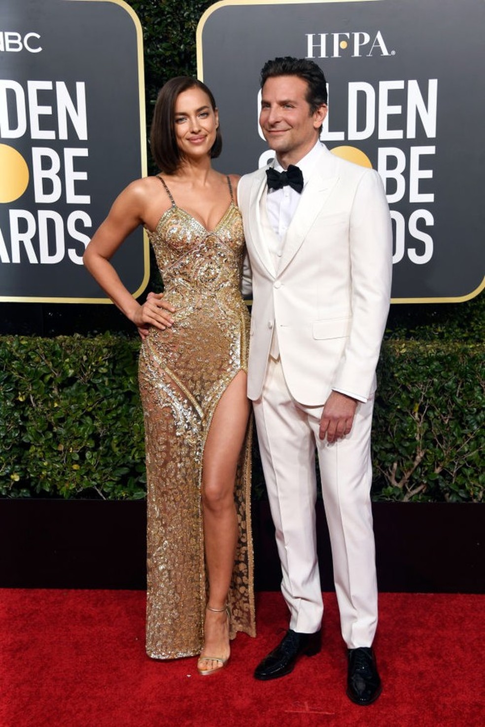 Bradley Cooper e Irina Shayk no Globo de Ouro 2019 (Foto: Getty Images) — Foto: Glamour