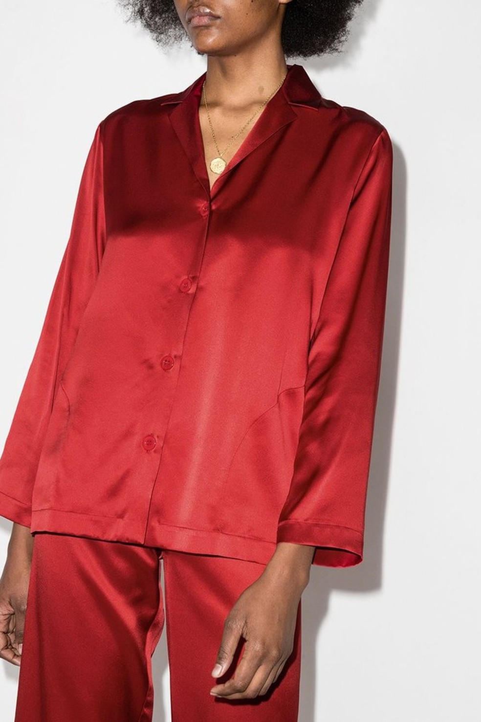 Vermelho intenso para o pijama de seda da La Perla (R$ 3.198 no Farfetch) (Foto: Reprodução/Farfetch) — Foto: Glamour