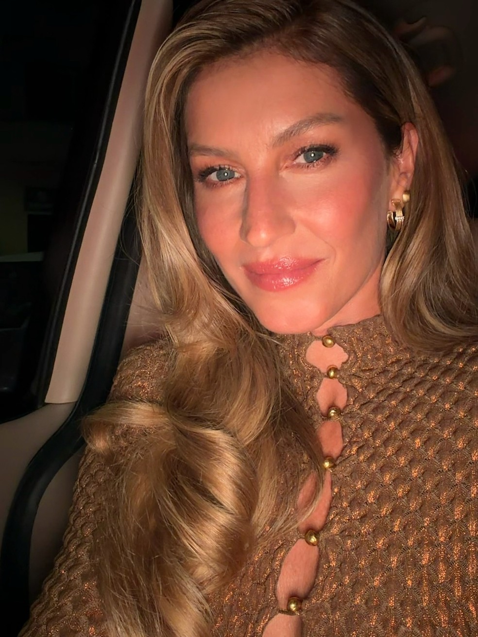Gisele Bündchen aposta em vestido transparente para jantar de gala em São Paulo — Foto: Reprodução Instagram