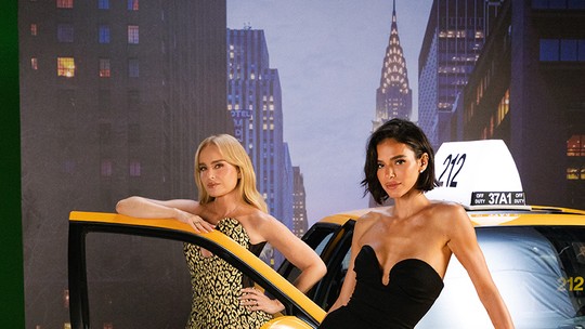 Angélica e Bruna Marquezine “vão de táxi” na campanha do 212 Cab, nova fragrância de Carolina Herrera 
