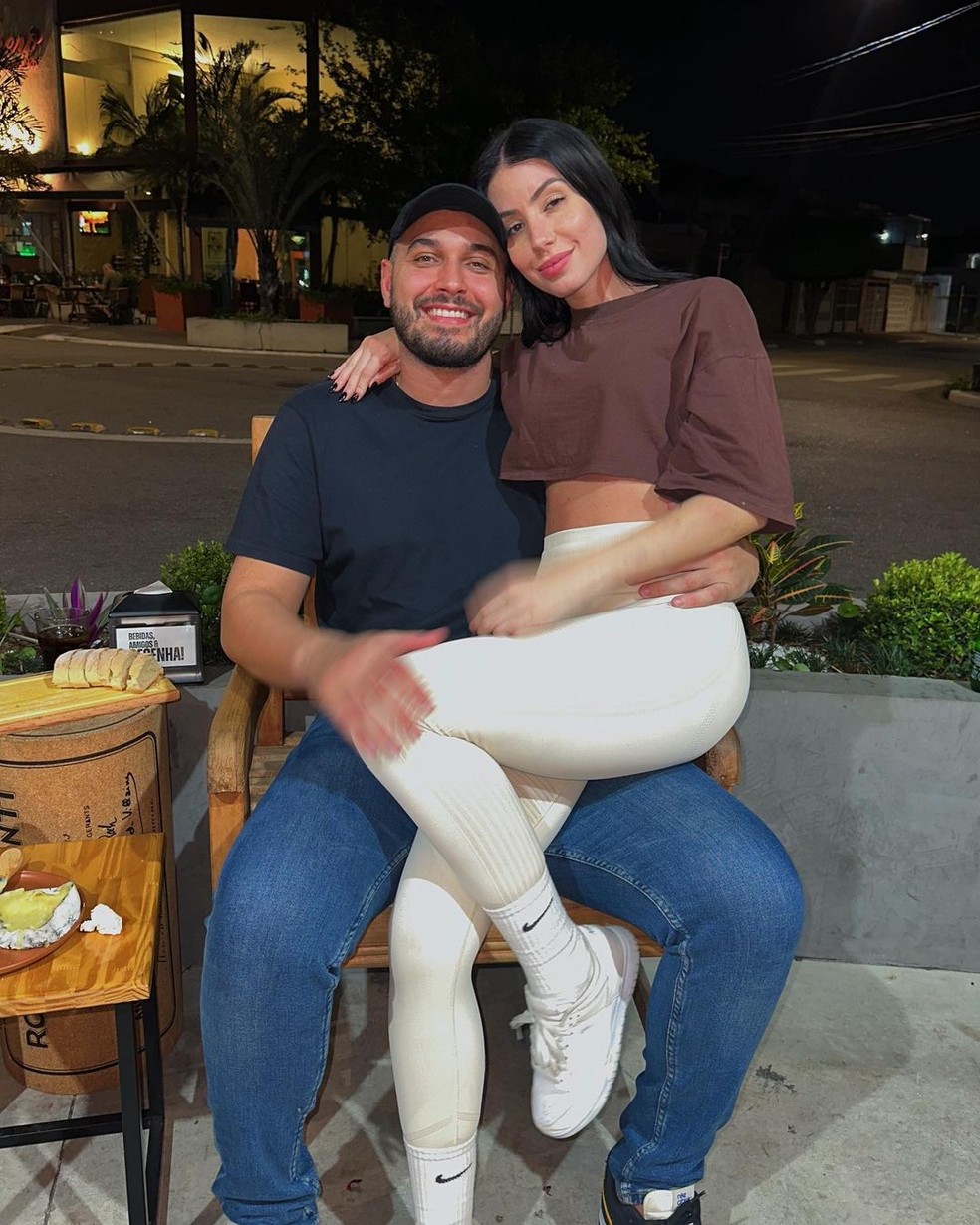 Maria Lina e novo namorado — Foto: Reprodução/Instagram