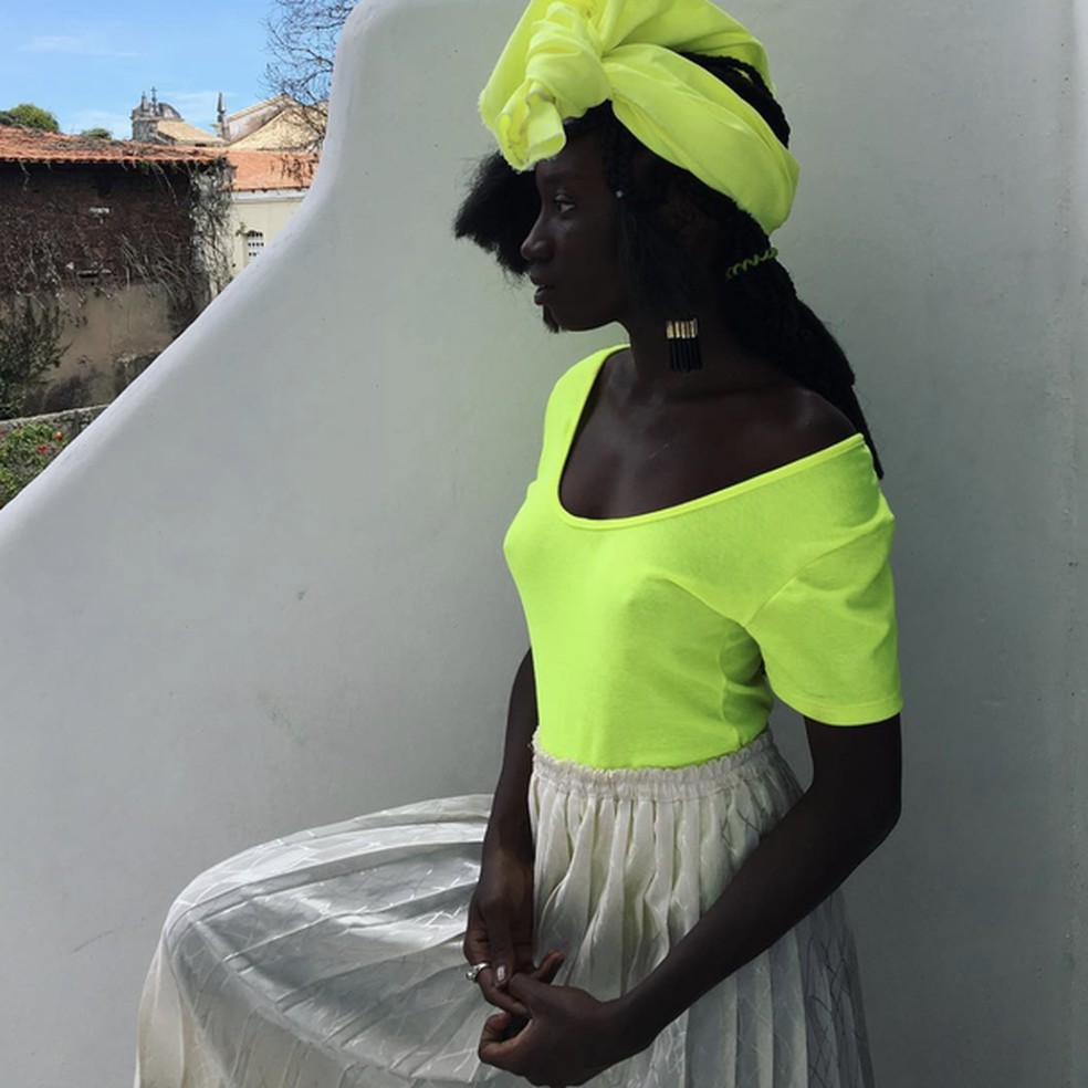 É do Brasil! Luma inspira pelas ruas de Salvador (Foto: Reprodução Instagram @thiagodias1) — Foto: Glamour