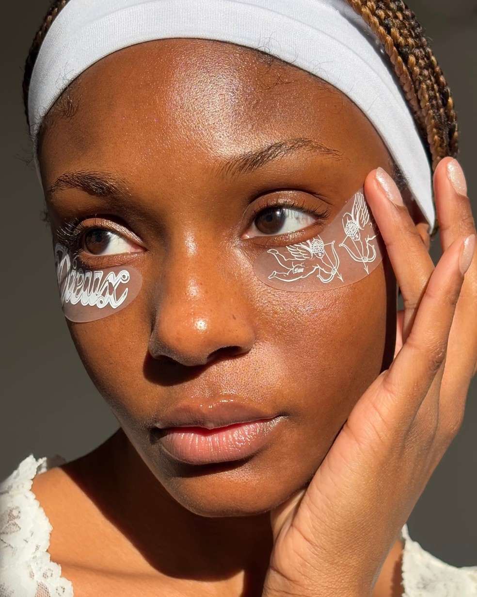 Os eye patches são os novos objetos de desejo e símbolo de status da beleza — Foto: @dieuxskin