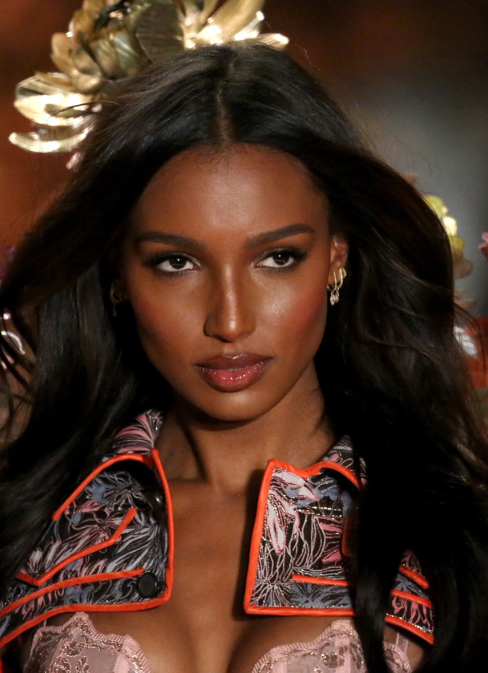 Blush vermelho era o segredo do make das angels da Victoria's Secret. Inspire-se! — Foto: Getty Images
