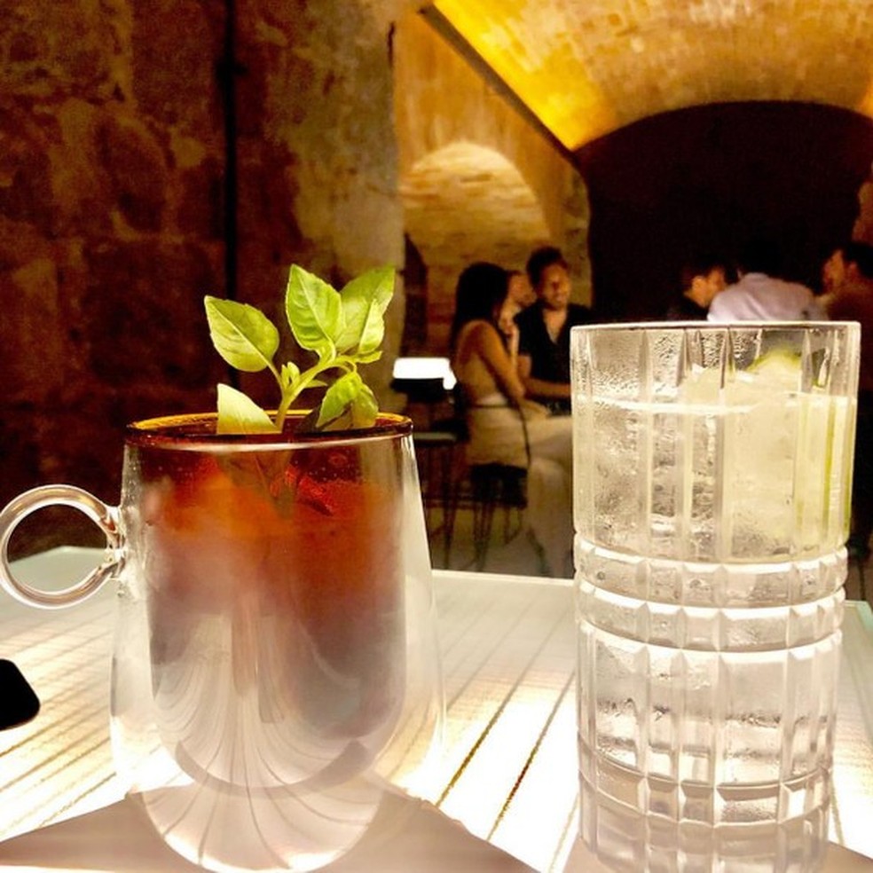 No Bar dos Arcos os drinks delícia dividem a atenção com a arquitetura impressionante (Foto: Instagram/Reprodução) — Foto: Glamour