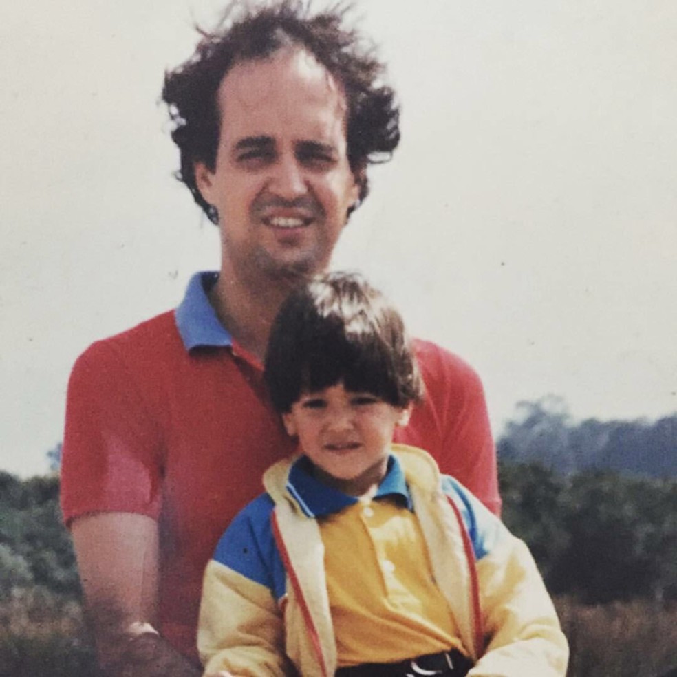 Luiz Fernando com o filho Fernando, em 1993 (Foto: Acervo pessoal) — Foto: Glamour