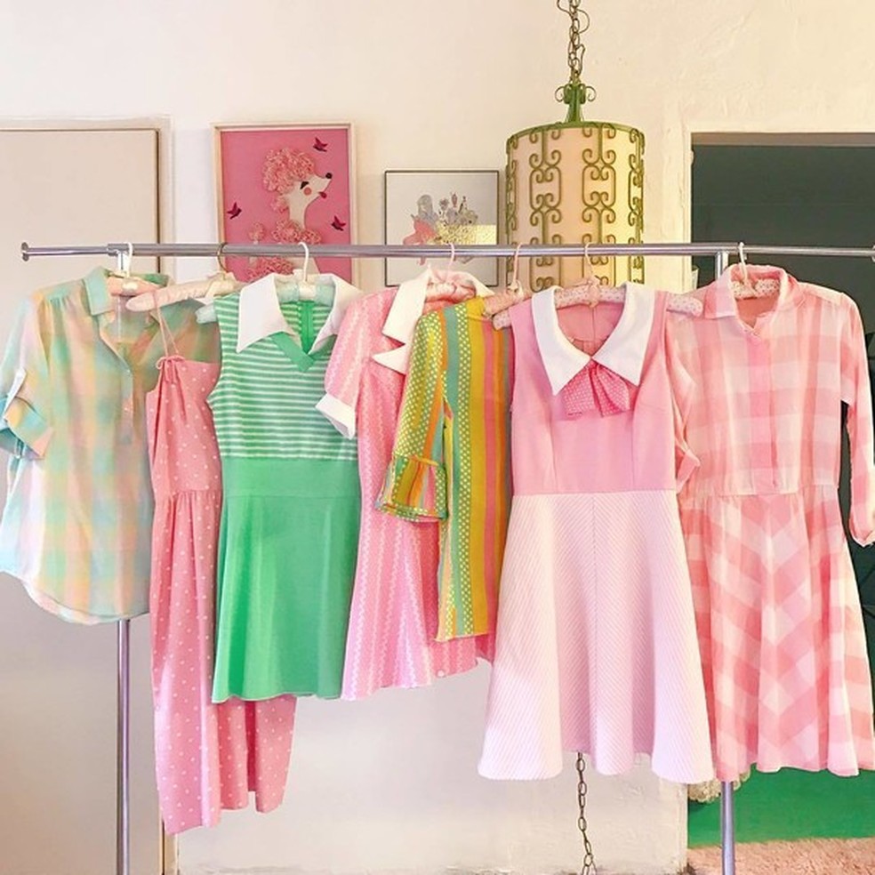 No guarda-roupa... (Foto: Instagram @abeautifulmess) — Foto: Glamour