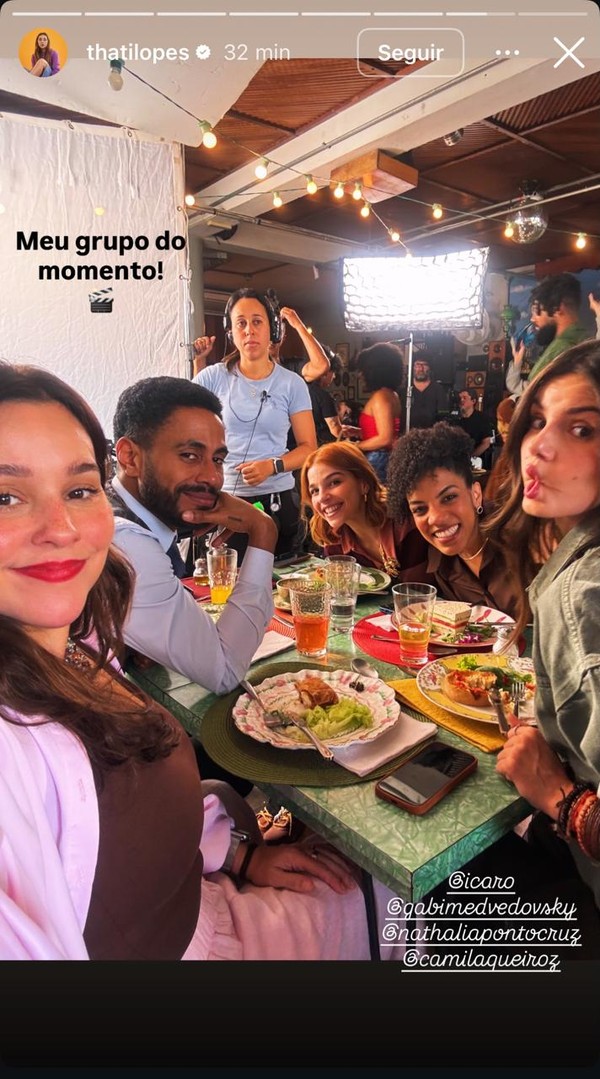 Camila Queiroz registra bastidores de série com Gabi Medvedovsky, Ícaro ...