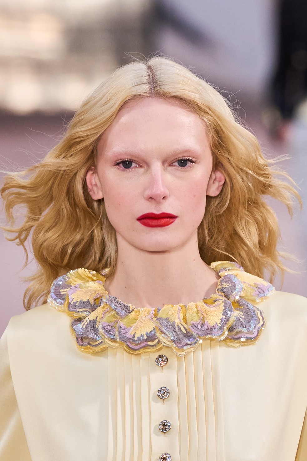 O batom vermelho aberto será o tom do verão, de acordo com a Chanel — Foto: Launchmetrics Spotlight