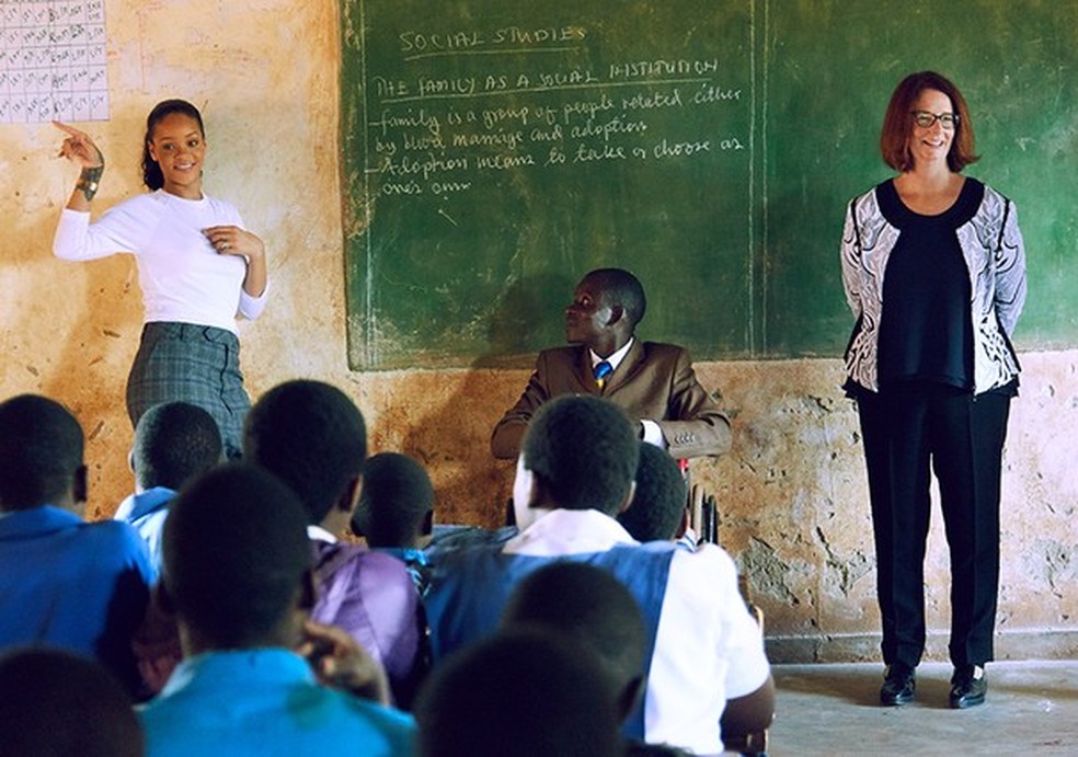 Rihanna viaja pelo mundo lutando pela educação infantil com sua Clara Lionel Foundation (Foto: Instagram/Reprodução) — Foto: Glamour