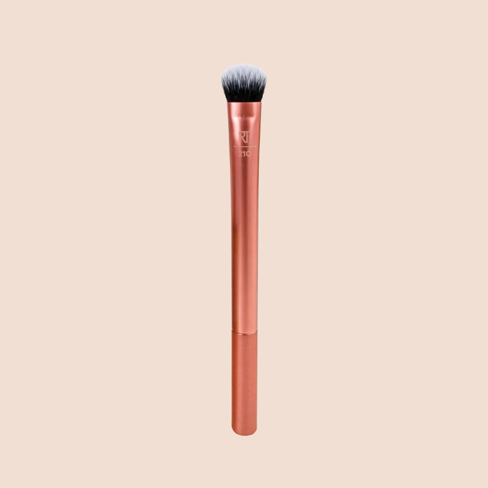 Pincel para corretivo Expert Concealer, da Real Techniques — Foto: Divulgação