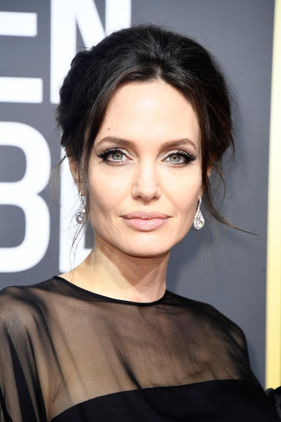 Angelina Jolie brilha no 75º Globo de Ouro em Beverly Hills, na Califórnia (Foto: Frazer Harrison/Getty Images) — Foto: Glamour