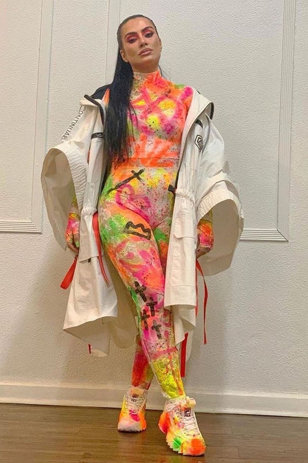 Após ter seu corpo criticado na Internet, Cleo se pronunciou – e deu ...