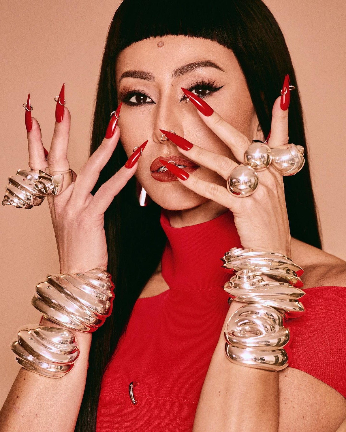 Unha stiletto: como fazer o formato perfeito e inspirações de nail art