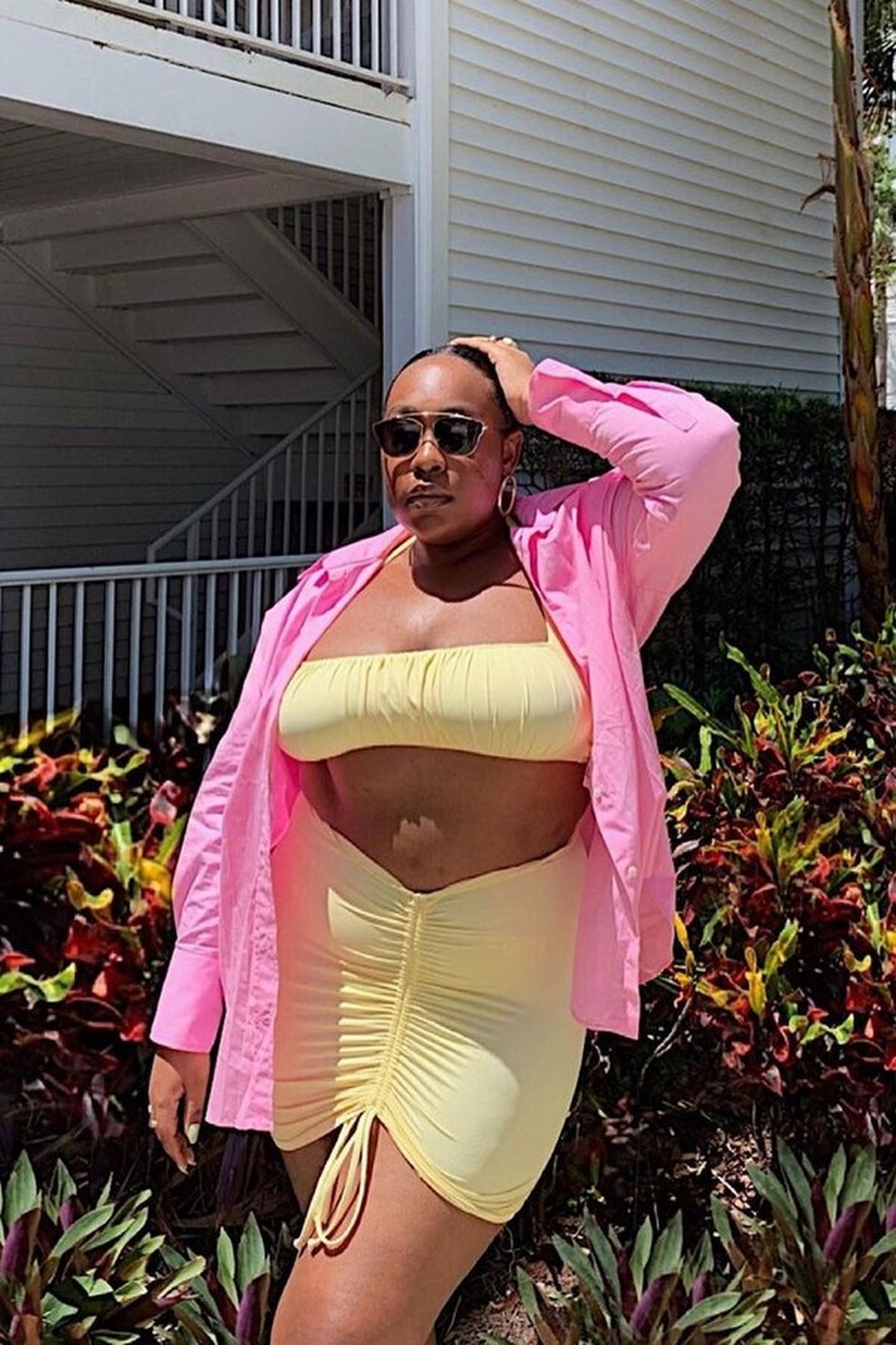 Detalhe franzido é a aposta fashionista da vez (Foto: @aniyahmorinia) — Foto: Glamour