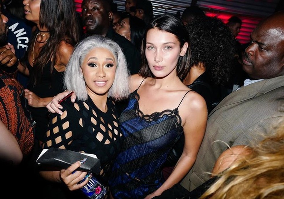 Cardi B e Bella Hadid na última festa armada por Alexander Wang (Foto: Instagram/Reprodução) — Foto: Glamour