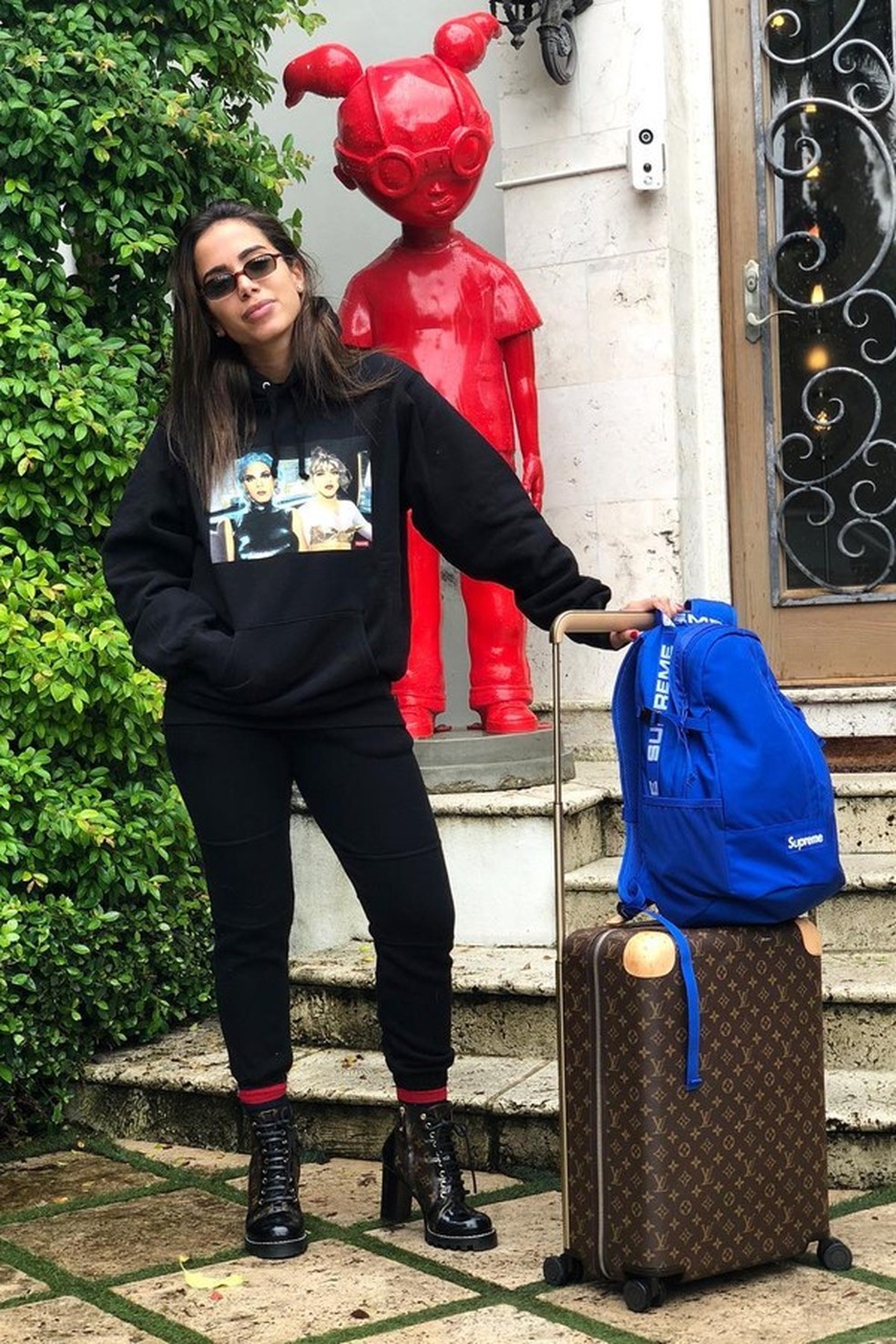 Anitta, que não para de viajar, vive posando com a sua (Foto: Reprodução Instagram) — Foto: Glamour
