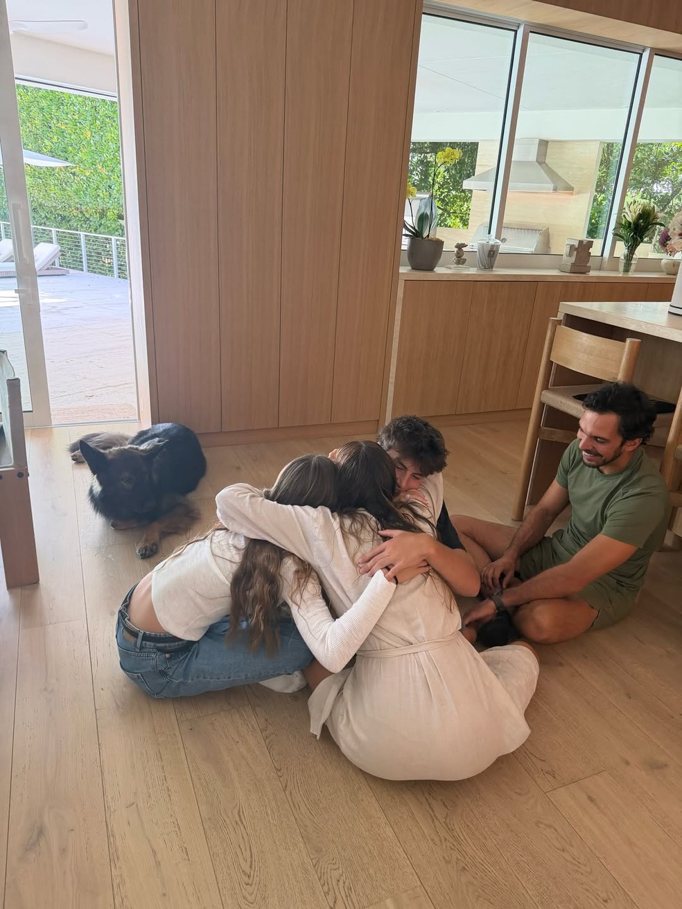 Gisele Bündchen e os filhos — Foto: Reprodução/Instagram