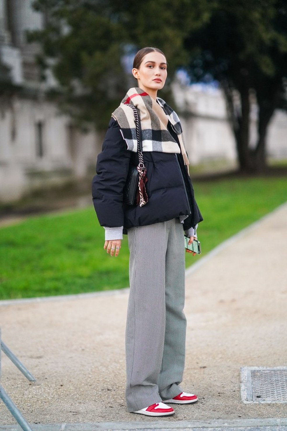 Cachecol será o seu melhor amigo no inverno. Inspire-se nestes 15 looks ...