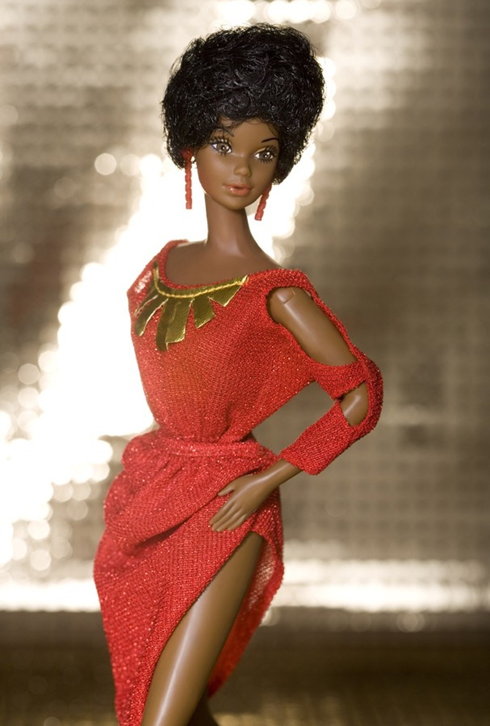A primeira Barbie negra chegou em 1980 (Foto: Divulgação) — Foto: Glamour