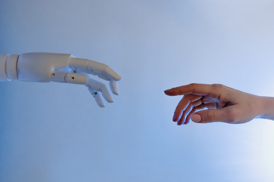 Como a inteligência artificial torna a beleza mais acessível para pessoas com deficiência