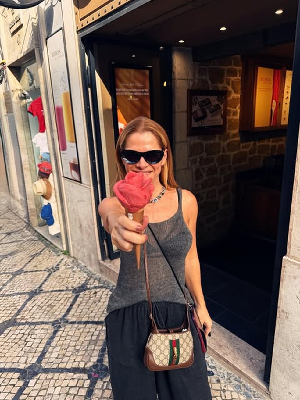 Ingrid Guimarães abre álbum de fotos de viagem a Portugal com Mônica ...