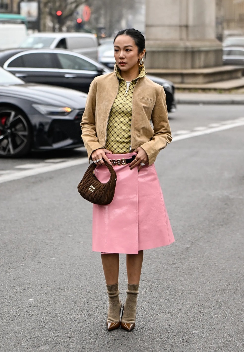 7 truques de styling para usar meias como as fashionistas — Foto: Getty Images