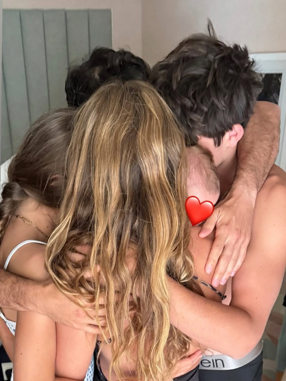 Gisele Bündchen com os filhos — Foto: Reprodução/Instagram