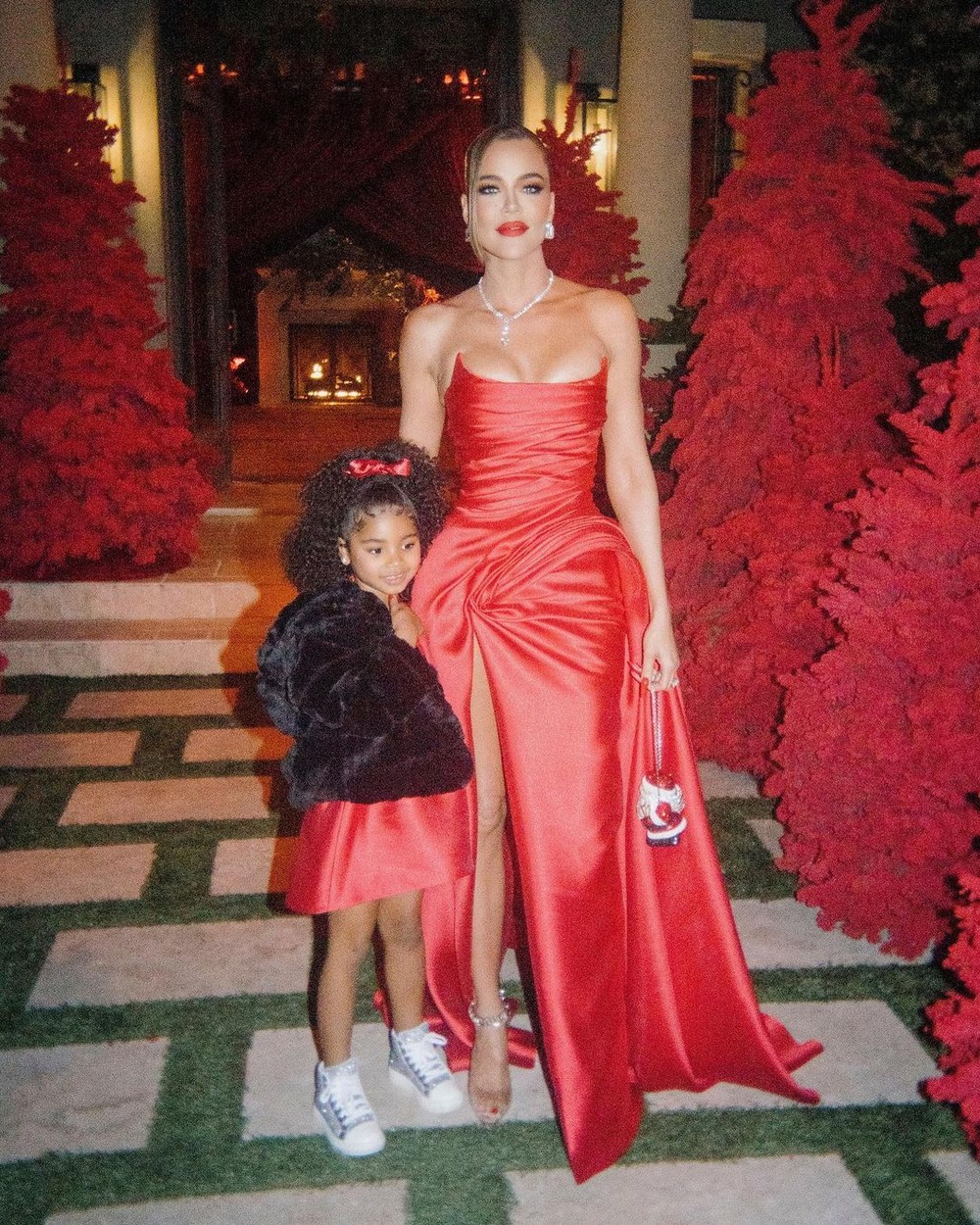 Encontro com Sia e noite de Natal Khloé Kardashian compartilha novas