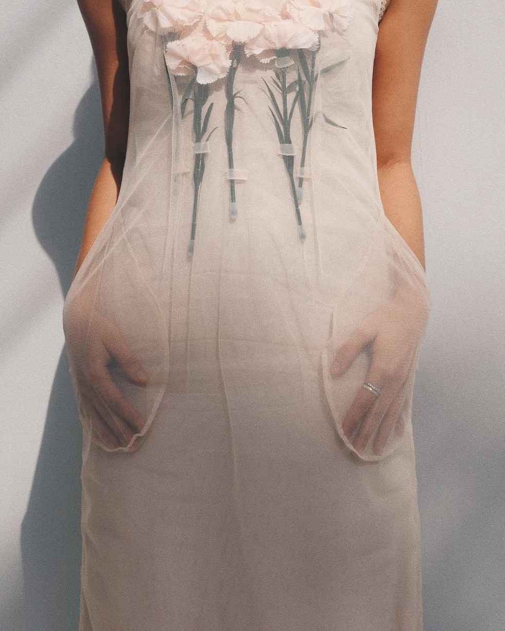 Sophie Charlotte aposta em vestido transparente com flores 3D de mais de R$ 6 mil — Foto: Reprodução/Instagram