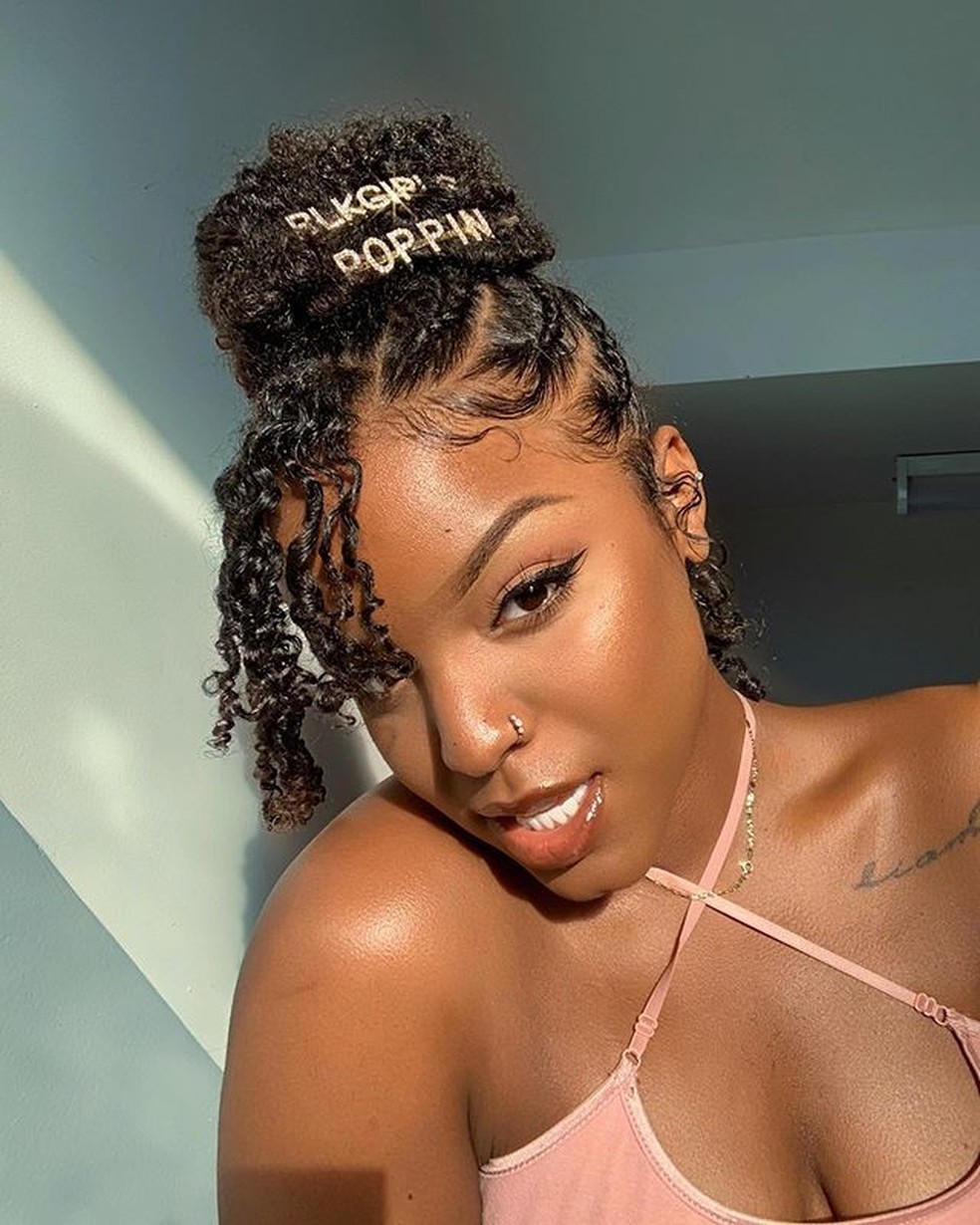 Cabelo cacheado curto: veja cortes (Foto: Reprodução / instagram) — Foto: Glamour