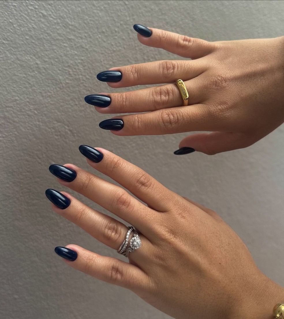 Tendências de cores e acabamentos de esmaltes para a temporada de inverno 2025 — Foto: @gelpolish_bar