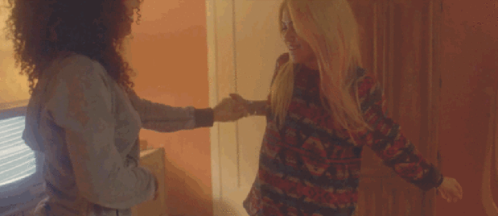 Hayley Kiyoko - SLEEPOVER (Foto: Reprodução) — Foto: Glamour