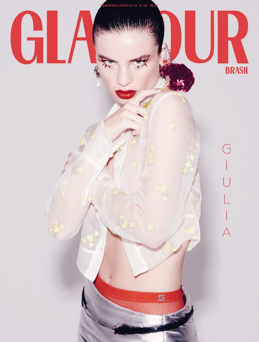 Giulia é capa da Glamour de setembro