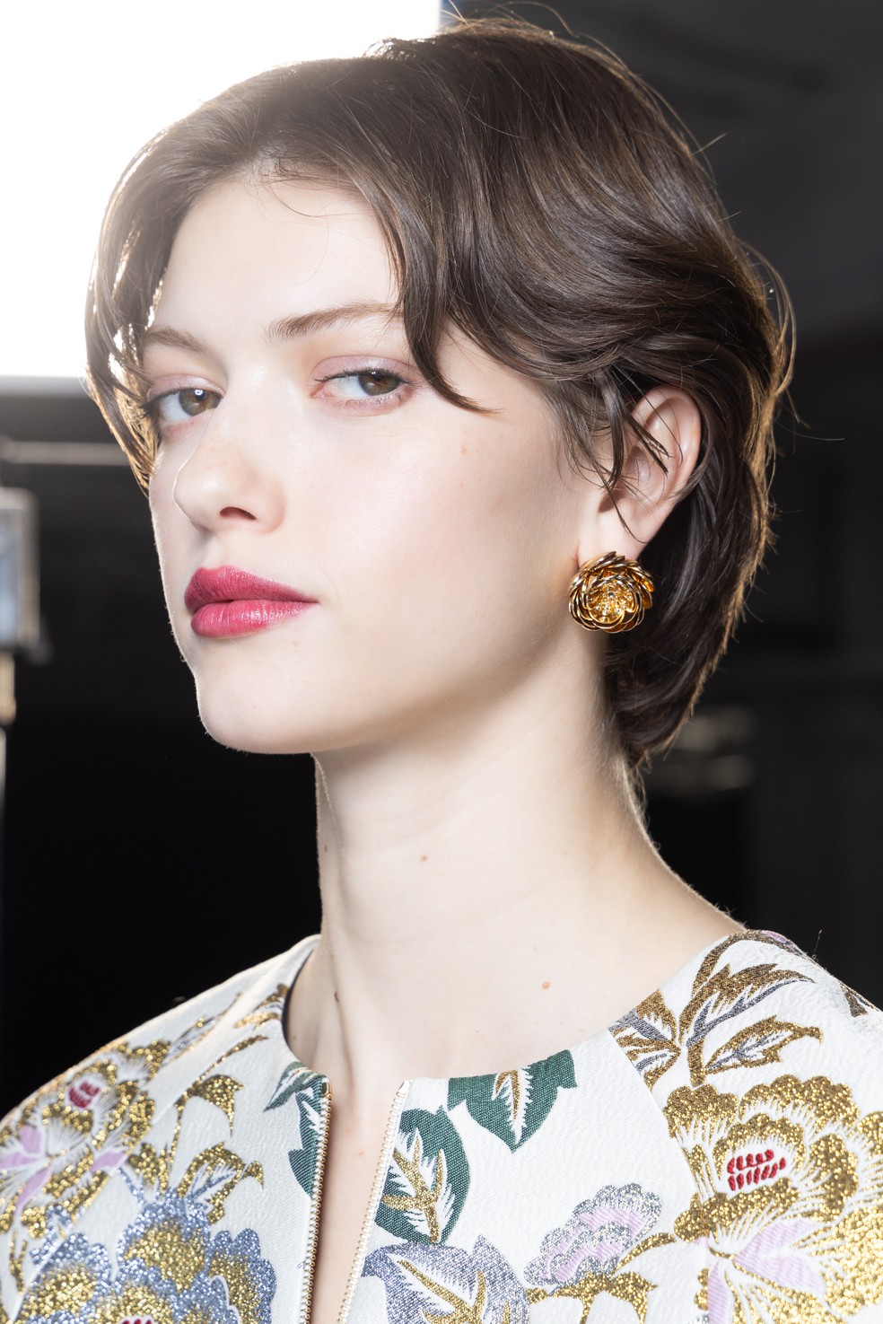 Carolina Herrera dá força à tendência "berry" com lábios avermelhados na NYFW — Foto: Launchmetrics Spotlight