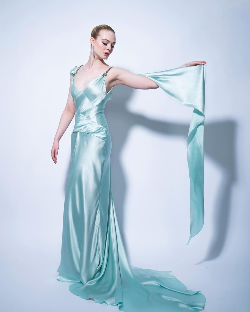 Elle Fanning no Globo de Ouro 2021 (Foto: @ellefanning) — Foto: Glamour