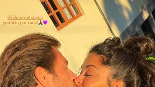 Aline Campos compartilha clique romântico com namorado e dispara: "Acredite sempre no amor"