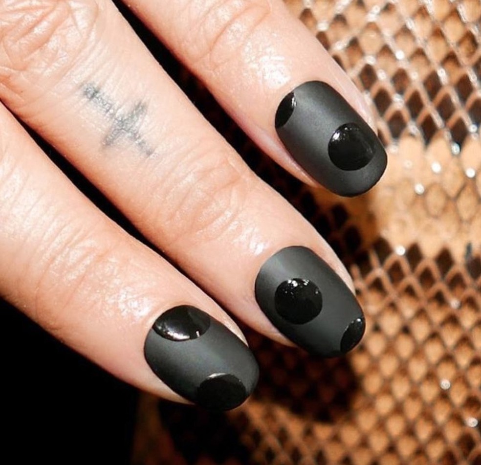 Nail art perfeitas para complementar o look de Halloween (Foto: @aliciatnails) — Foto: Glamour