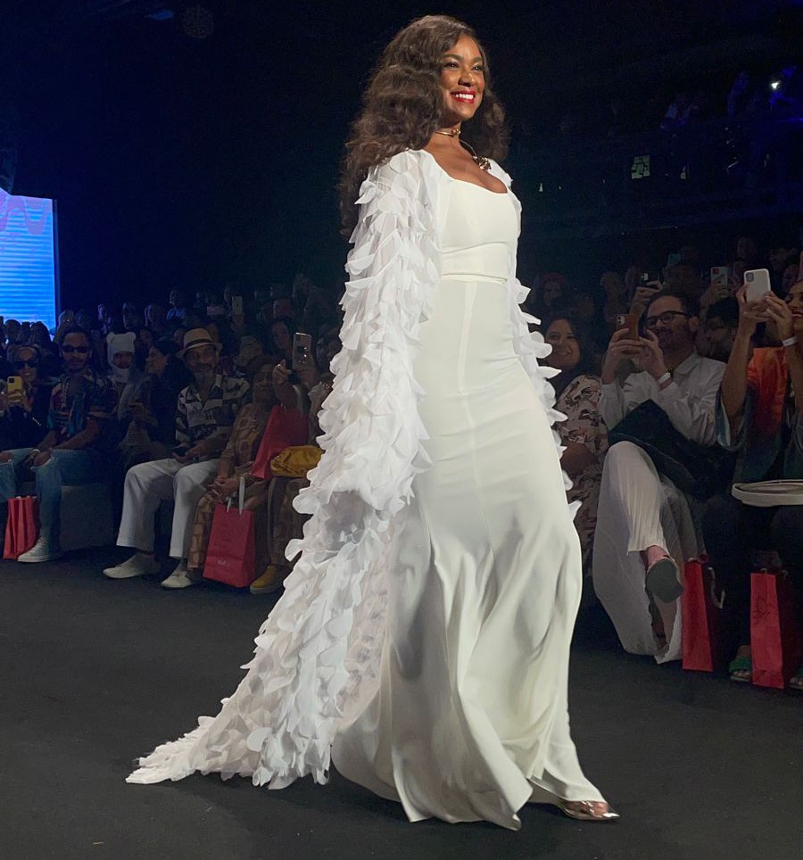 Cris Vianna encerra desfile no São Paulo Fashion Week — Foto: Glamour Brasil