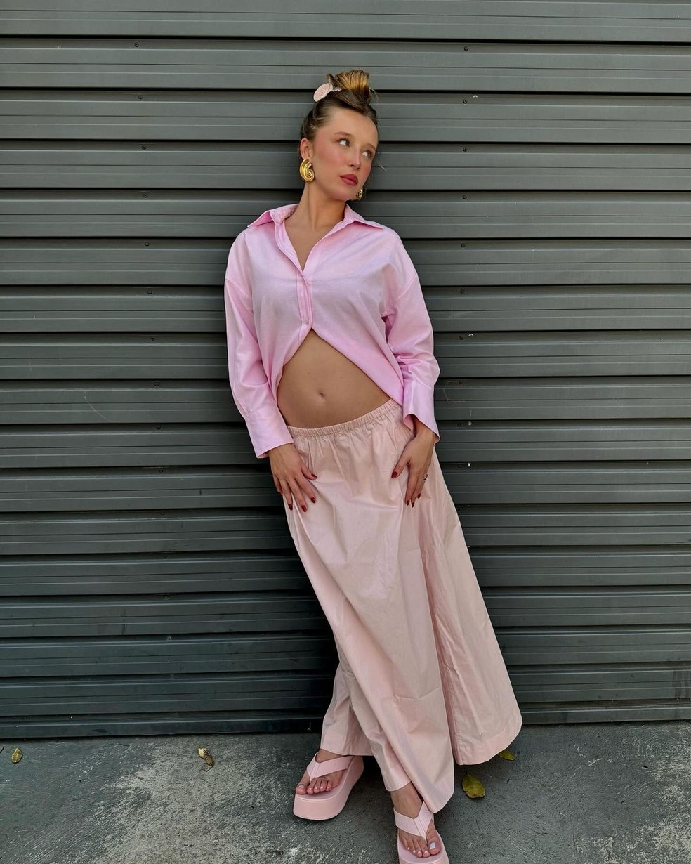 Duda Reis brinca com diversos tons de rosa durante a gravidez do primeiro filho — Foto: Instagram