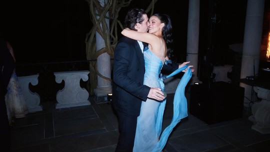Nicola Peltz usa vestido de mais de R$ 24 mil para afterparty da renovação de votos com Brooklyn Beckham