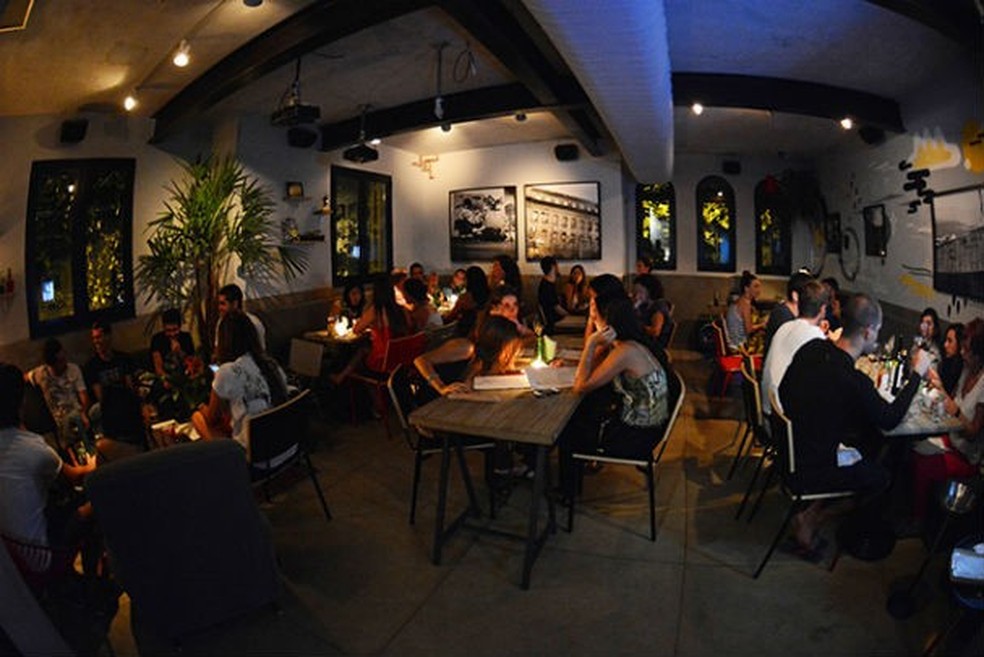 O Complex Esquina 111, que reúne bar, restaurante e ainda é a sede da Perestroika (Foto: arquivo pessoal/facebook) — Foto: Glamour