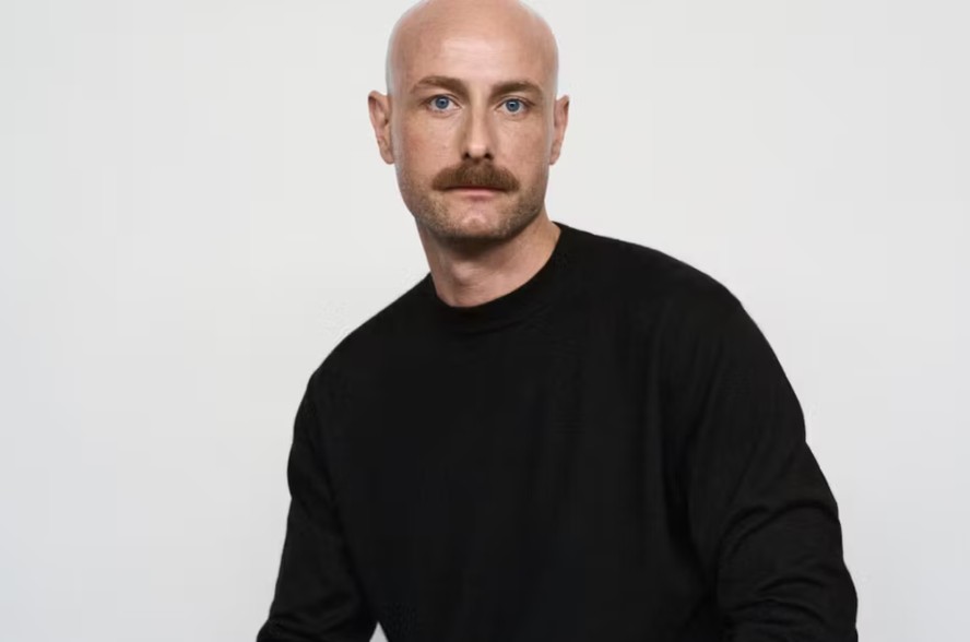 Drew Henry assume direção artística da Courrèges após saída de Nicolas Di Felice