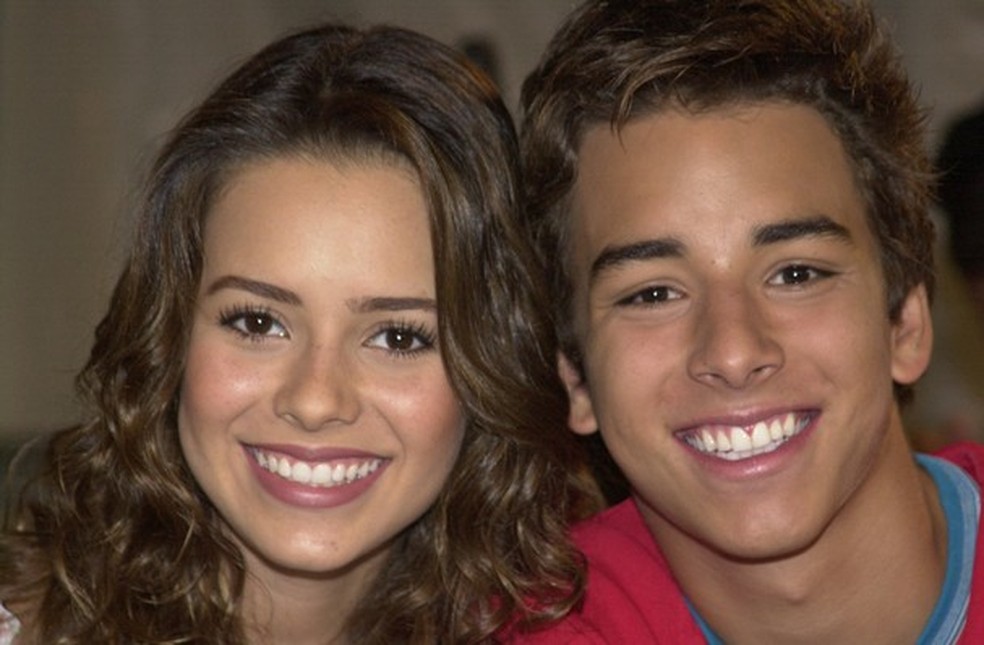 Os irmãos Sandy Leah e Junior Lima, no seriado Sandy & Junior, transmitido na TV Globo de 1999 a 2002 (Foto: TV Globo/João Miguel Júnior) — Foto: Glamour