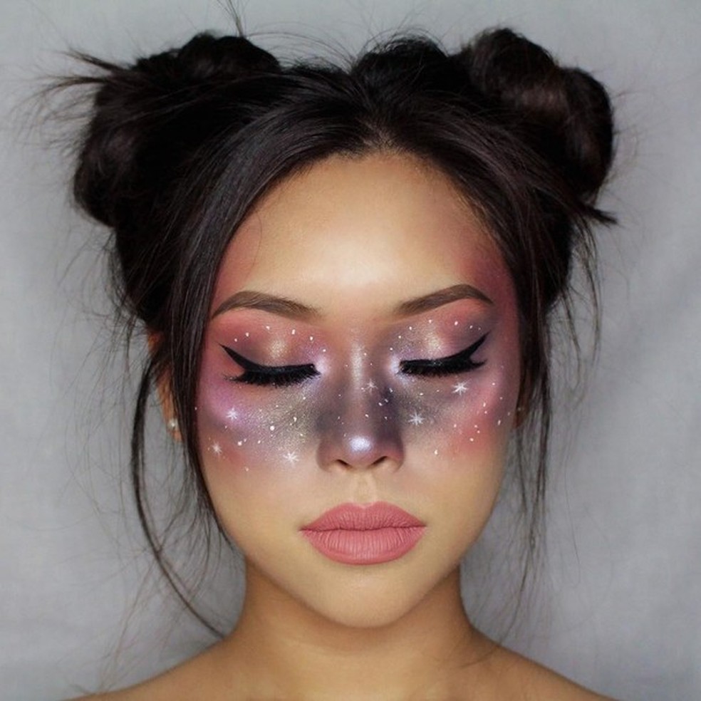 Maquiagem galáxia é febre na internet (Foto: Reprodução/Instagram) — Foto: Glamour