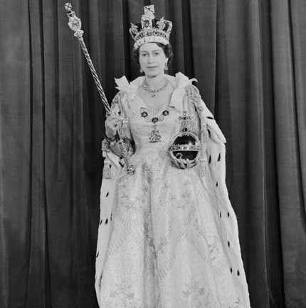 Rainha Elizabeth II em sua coroação em 1953— Foto: Getty Images